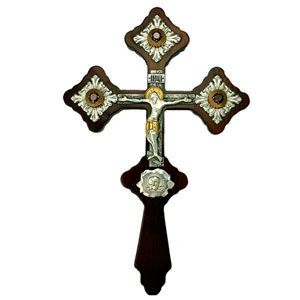 Крест латунный на дереве с фрагментарной позолотой