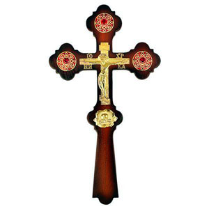 Крест напрестольный латунный на дереве в позолоте арт. 2.7.0597лп