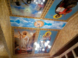 Иконы из ламинированного ПВХ на потолке храма