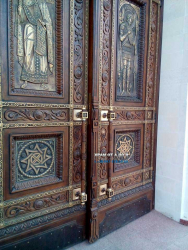 Двери в храм. Художественное литье