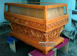 Гробница церковная большая с резьбой дерева на заказ